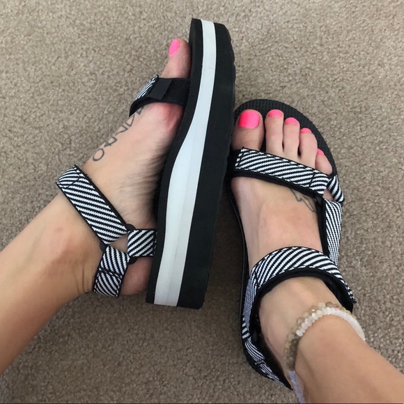 black and white teva flatform
